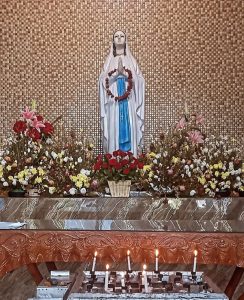 Santa Perawan Maria, Ratu