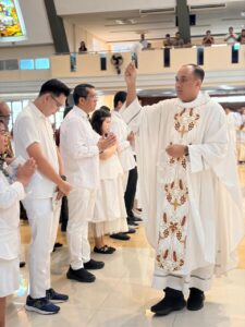 Sukacita Iman: 92 Katekumen Baru Menerima Sakramen Inisiasi