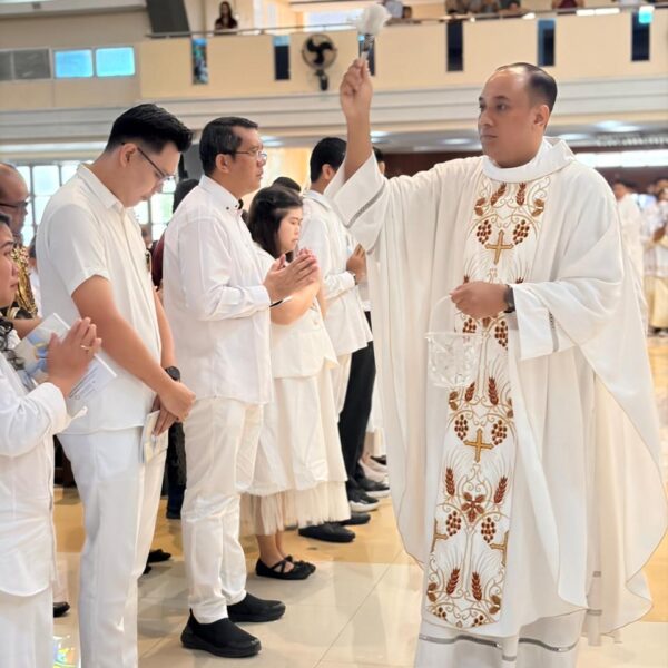 Sukacita Iman: 92 Katekumen Baru Menerima Sakramen Inisiasi