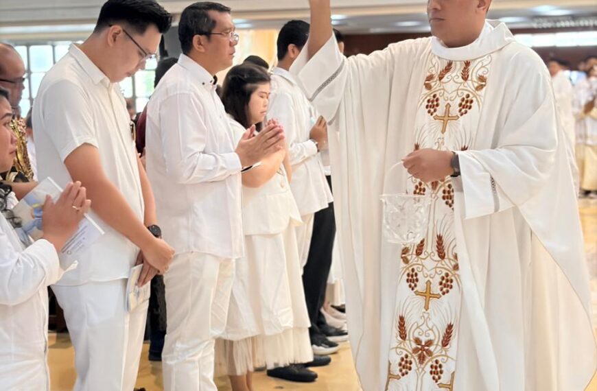 Sukacita Iman: 92 Katekumen Baru Menerima Sakramen Inisiasi