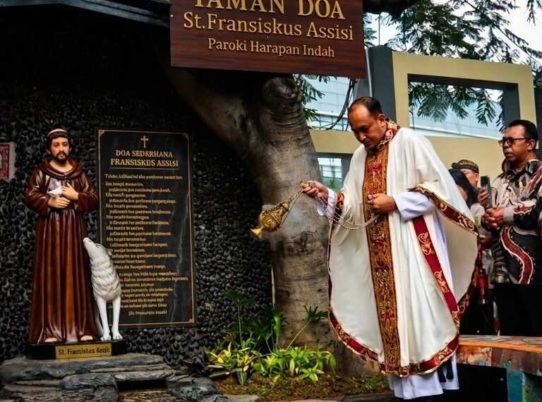 Meneladan St. Fransiskus Asisi : Taman Doa Diresmikan di Gereja Harapan Indah